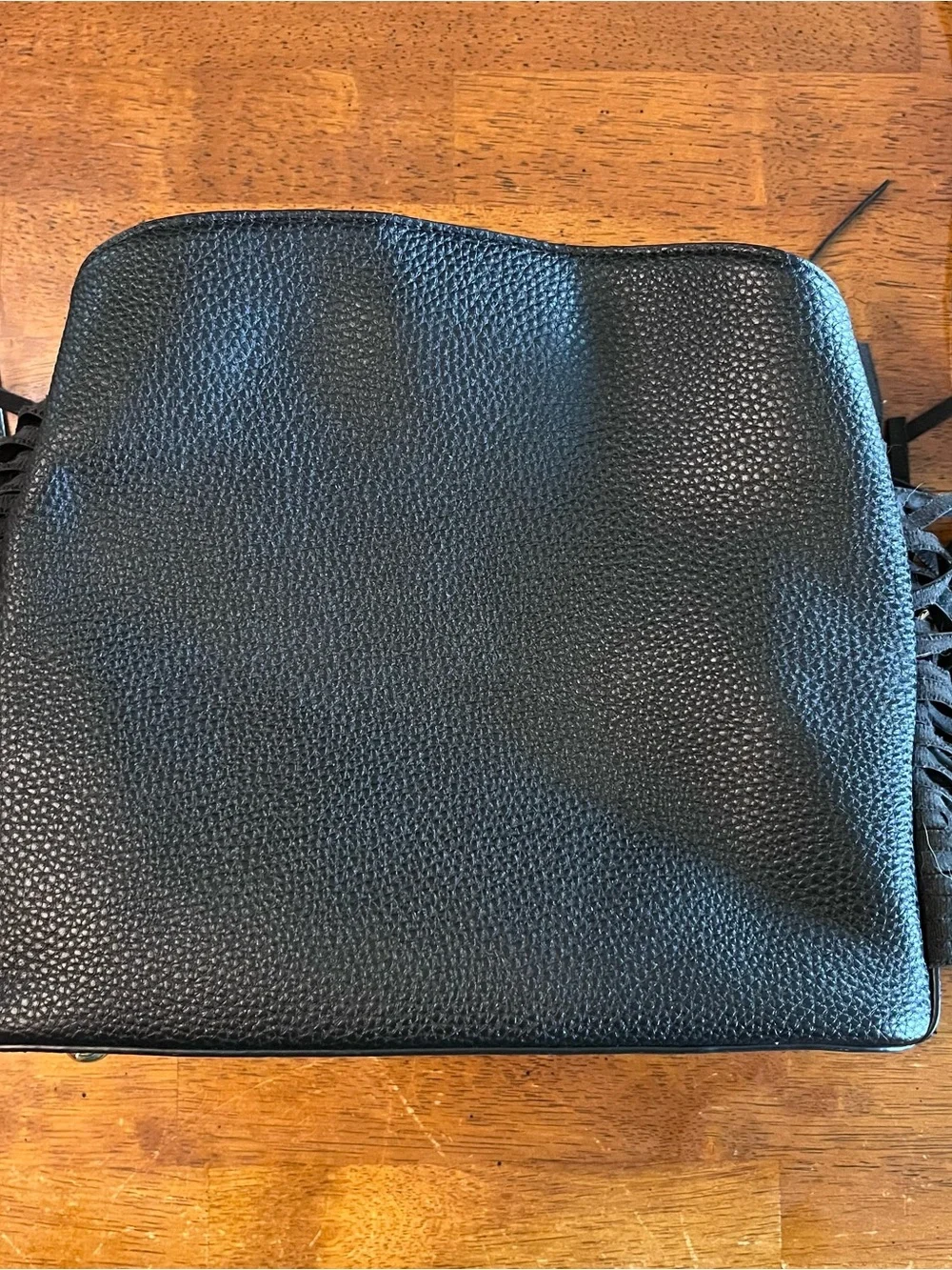 Carolina Hill compact black